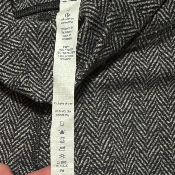 lululemon leggings CA 35801 RN 106259
lululemon athletic
SIZE 2 - Picture 3 of 4